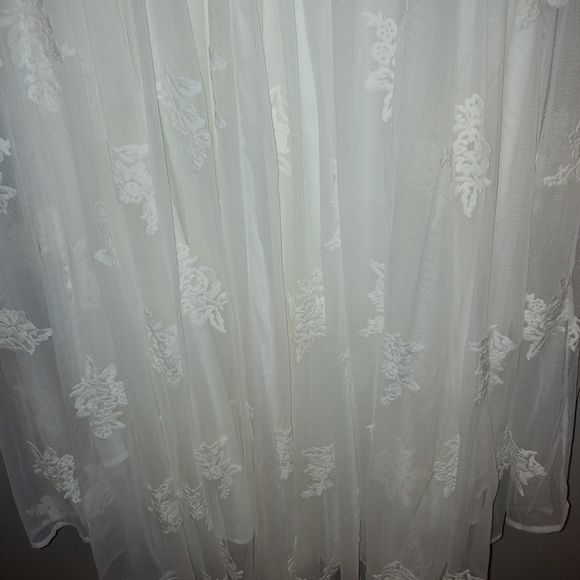 Stunning Torrid Hi-Lo Ivory dress!!! - Picture 2 of 10